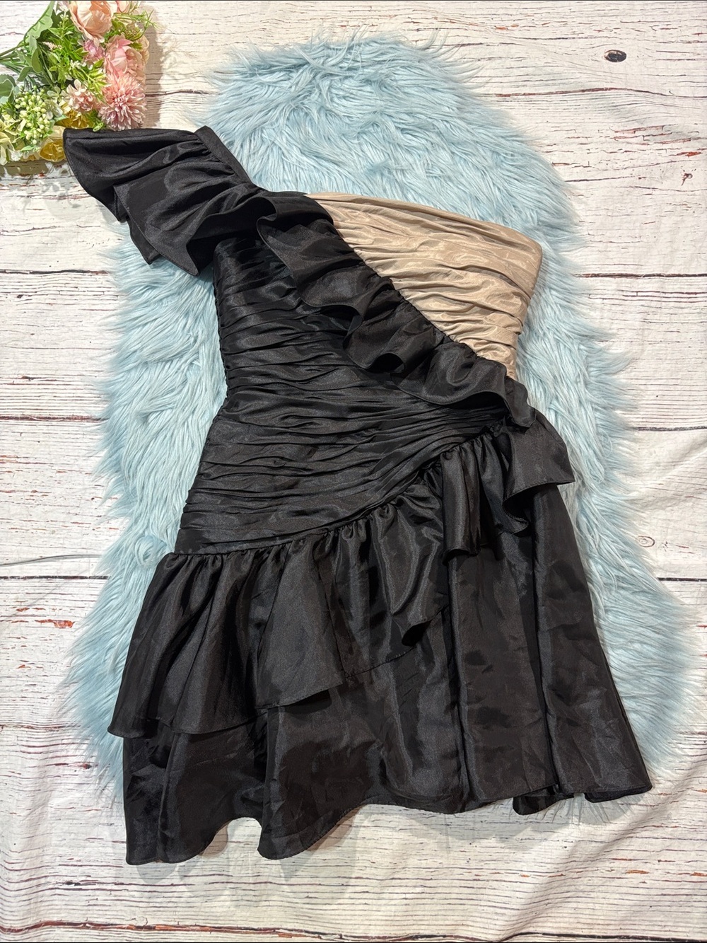 NWT MACDUGGAL One Shoulder Ruffle Layered Champagne Black Mini Dress
